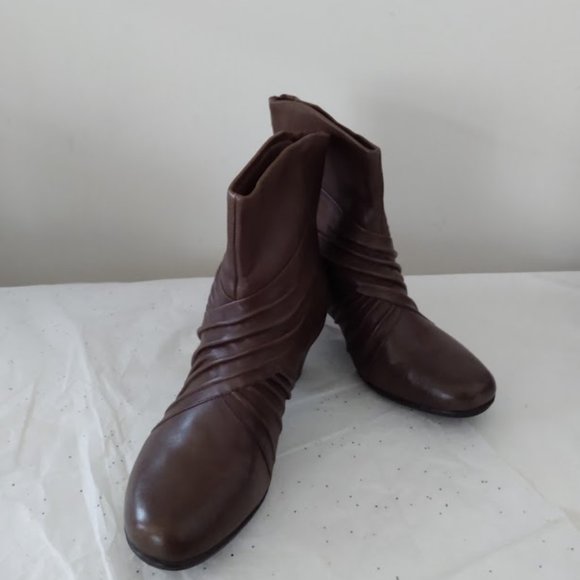 Rockport Cobb Hill Brynn Bootie - Picture 2 of 11